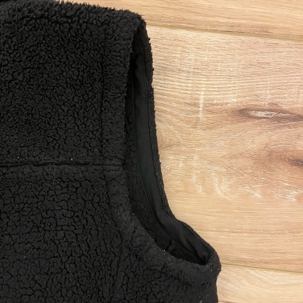 The North Face Black Sherpa Vest, size medium - Picture 8 of 11
